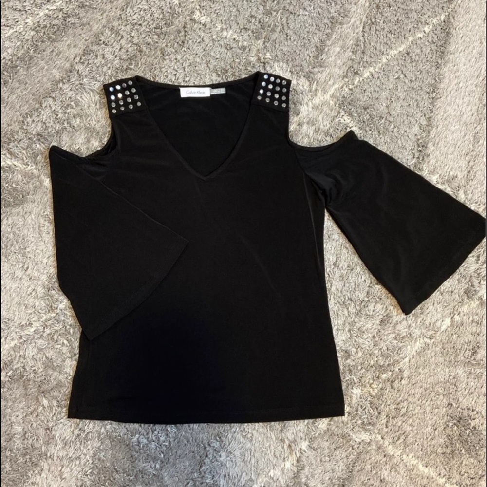 (EUC)Calvin Klein Black Cold Shoulder 3/4 Flare Sleeve Top. Sz. XS